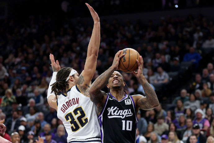 NBA常规赛：掘金139-120轻松击败老鹰，威少连续两场爆发